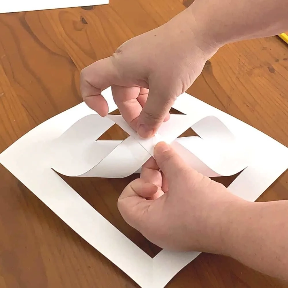 3D Snowflakes How To Make Your Own Giant Paper Snowflakes Chaotically Yours