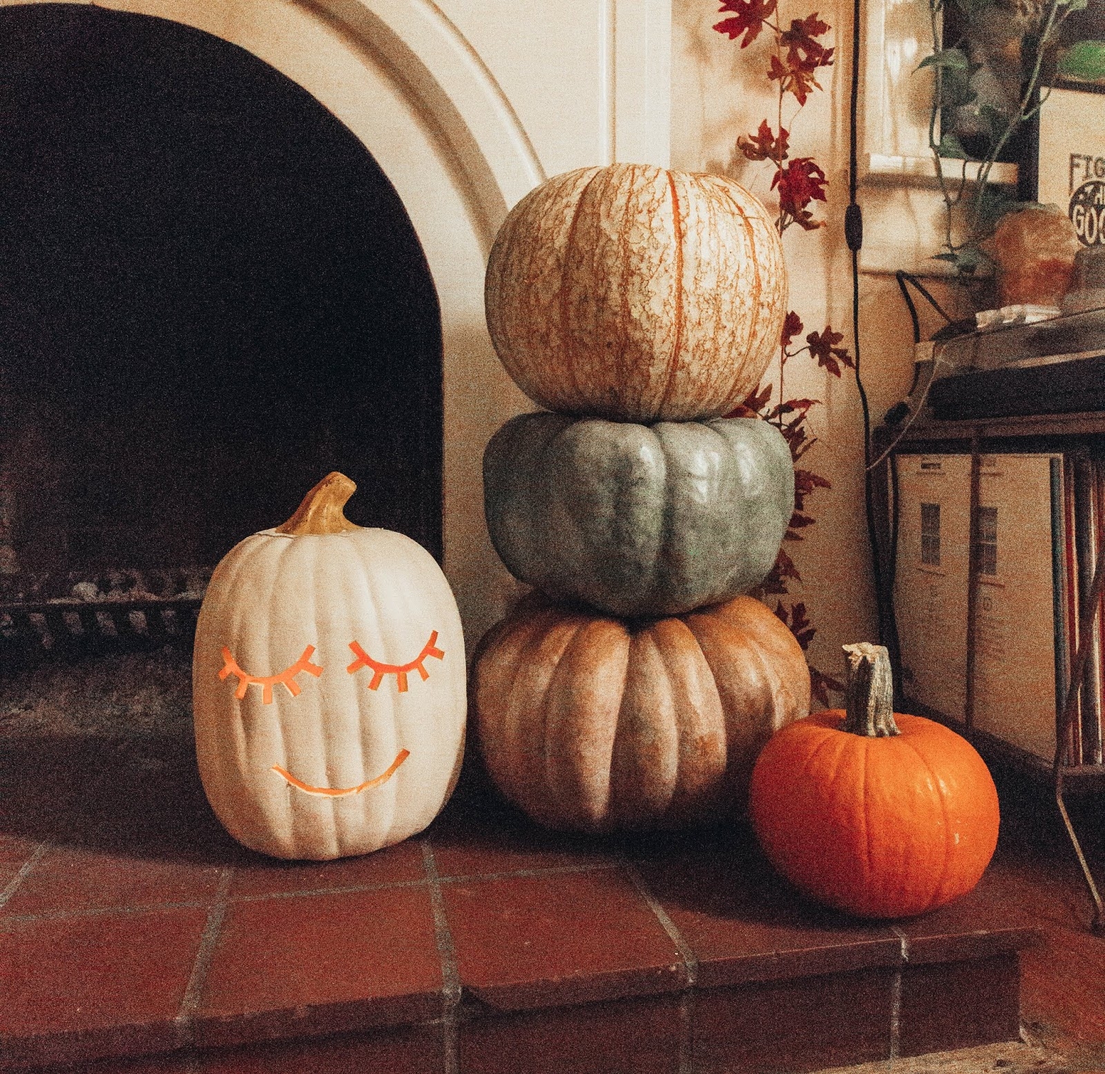 DIY Cute Eyelash Pumpkin 5 Free Pumpkin Carving Templates